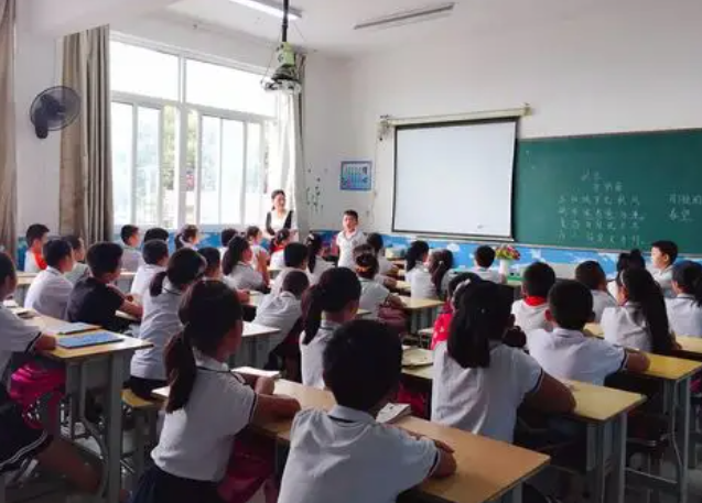 扩充学位供应深耕化办学系统推进优质教育资源全域流转